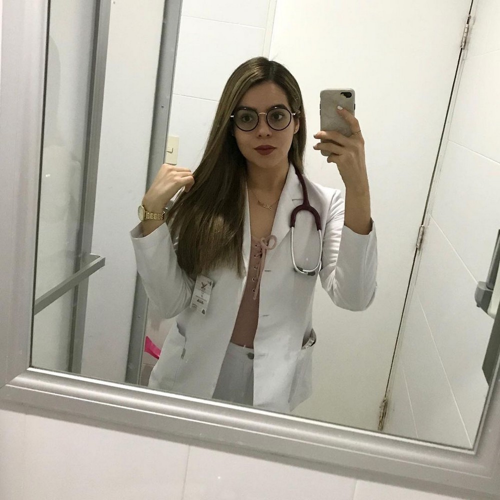 Красивые девушки в очках