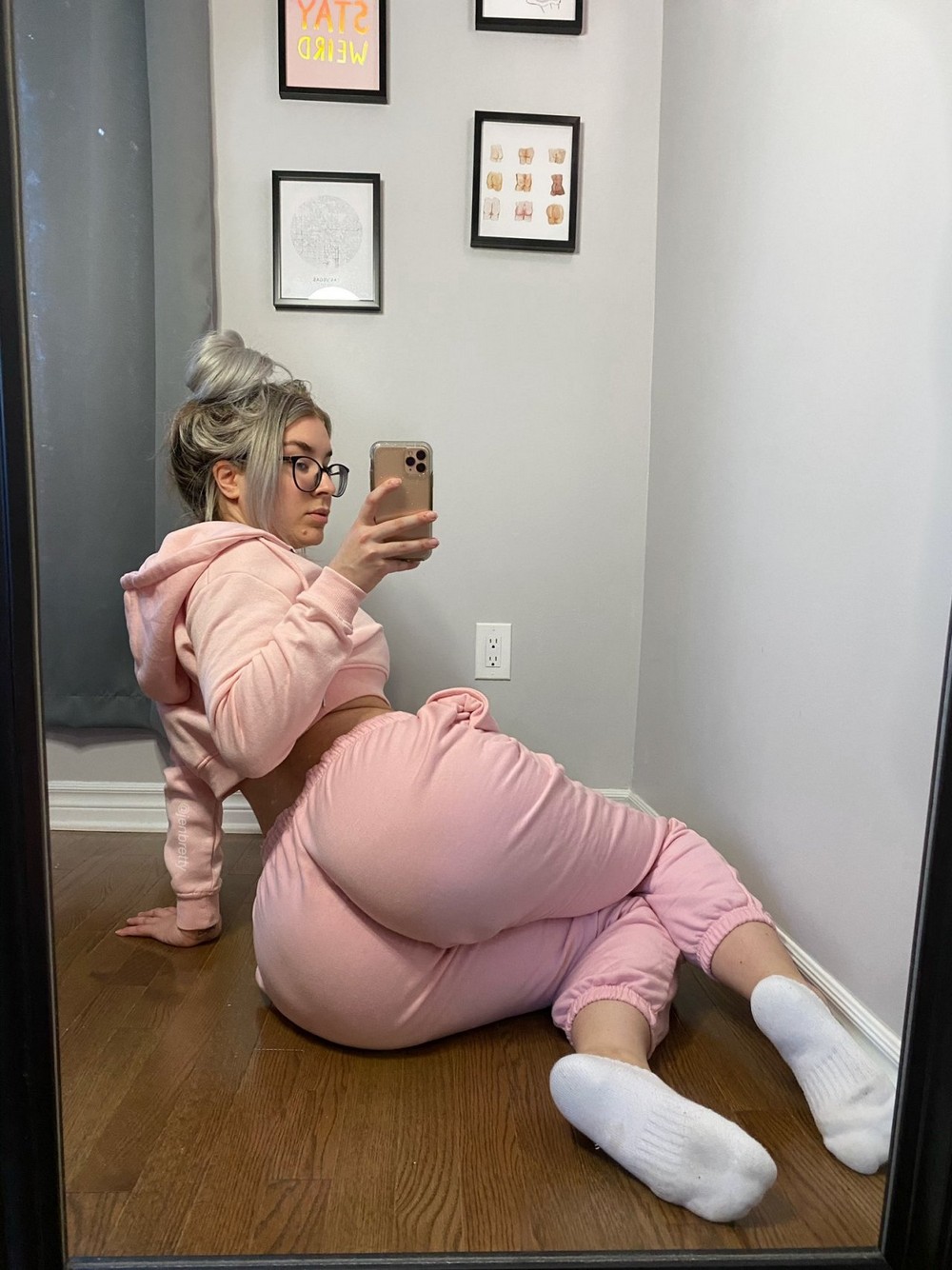 Красивые девушки в очках