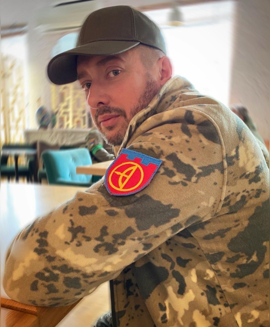 Интервью с ведущим Алексеем Сухановым — о войне, новом шоу на канале Украина и теробороне / NV