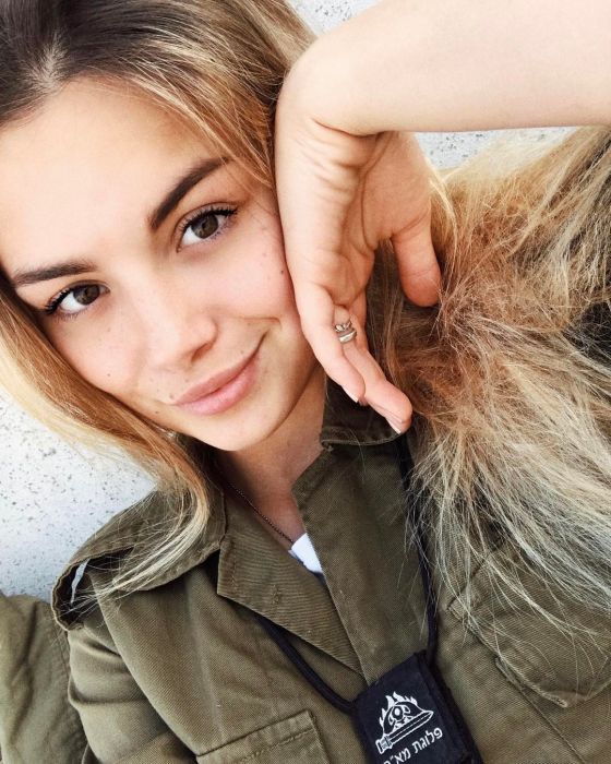 Красивые и очаровательные девушки